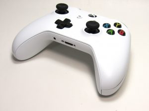 White Xbox One Controller review photo of controller on angle